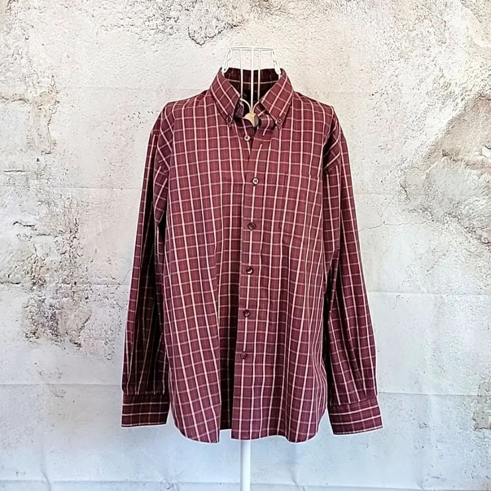 Dockers mens button-down shirt in maroon checkered plaid Size L 16-161/2